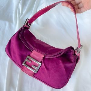 🍒✨Authentic Fendi baguette bag 🍒✨